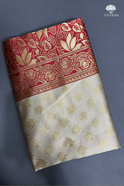 Luxurious Silk Saree with Stunning Pallu and Traditional Zari.